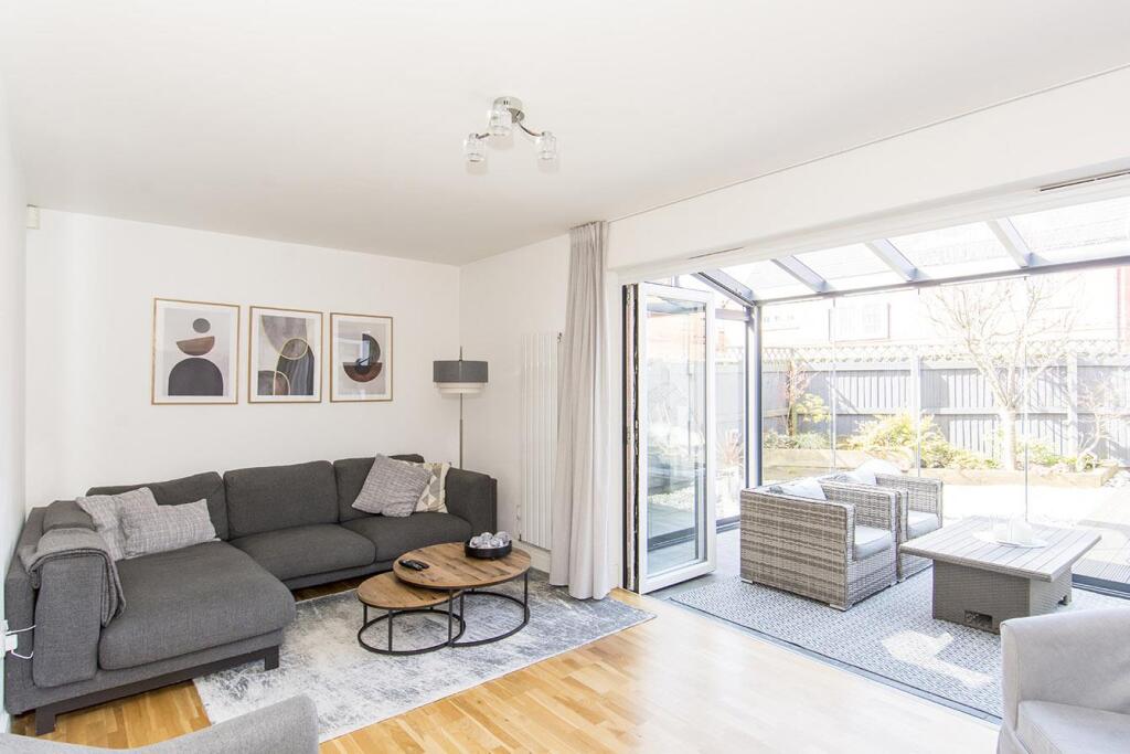 (Lounge Area Photo Two)