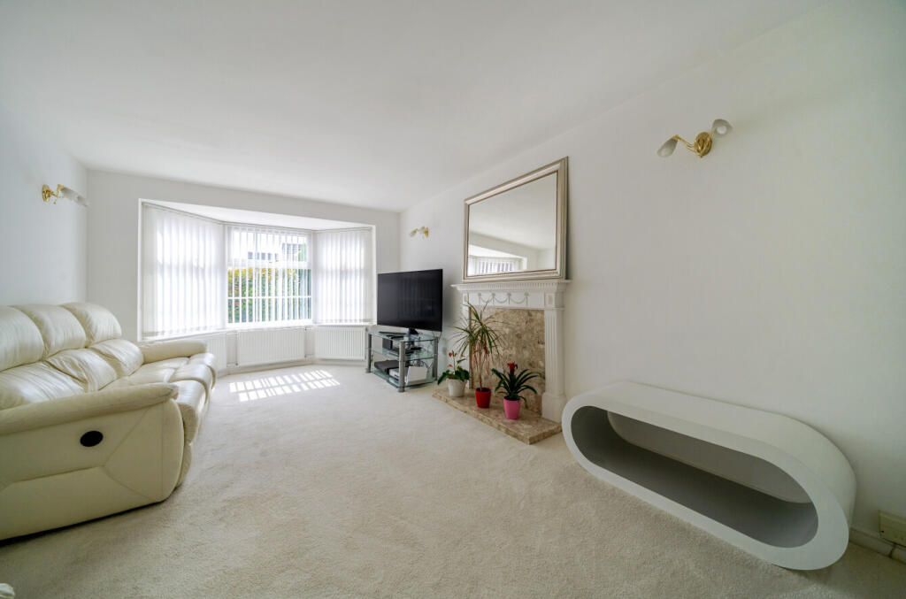 1296444-4-682b3c8...