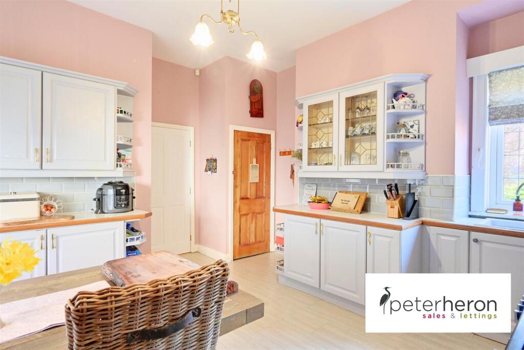 Breakfasting Kitchen