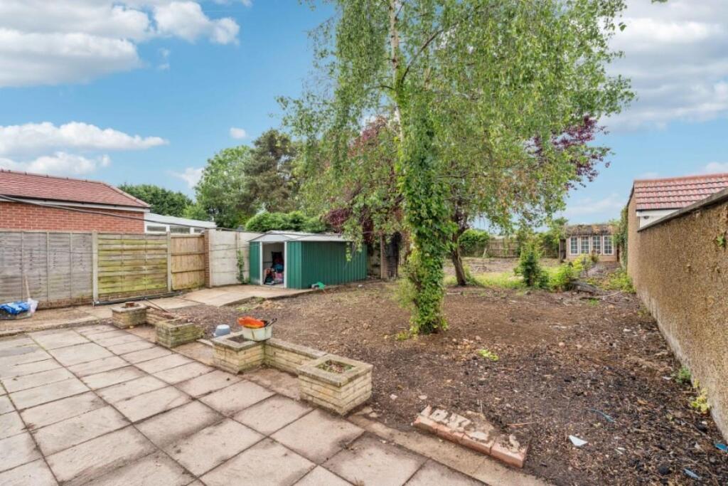 rear garden 3.jpg