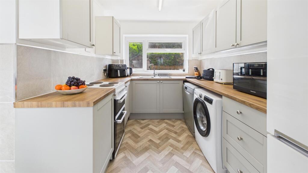kitchen 1.jpg