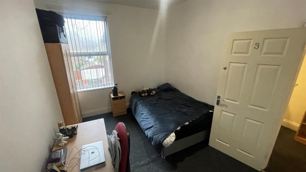 41 Heathcote Street  Bedroom 3.1.jpg