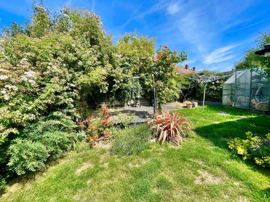 18 Moorfoot Road ...