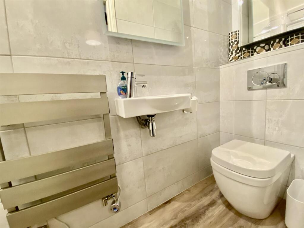 ENSUITE SHOWER ROOM
