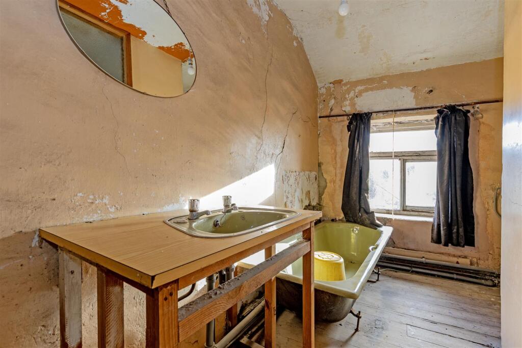 Bathroom-1.jpg
