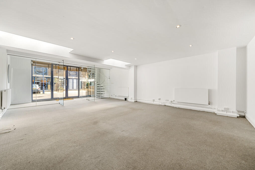 8 Coral Row, SW11...