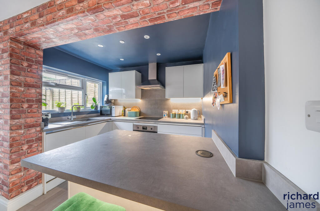 5fb78fad-a784-4d1...