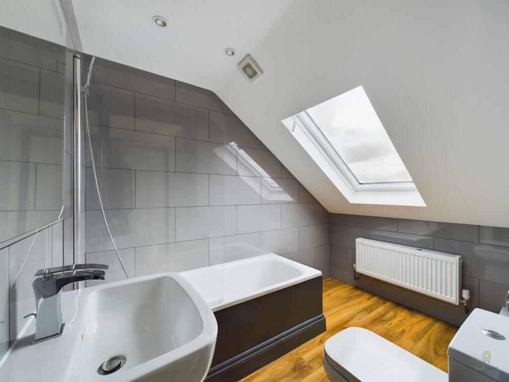 CAM01834G0-PR0204-STILL002