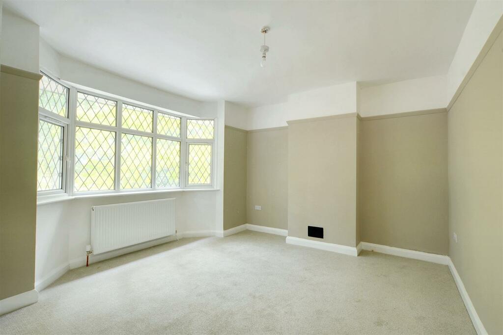 Bedroom 1_1.jpeg