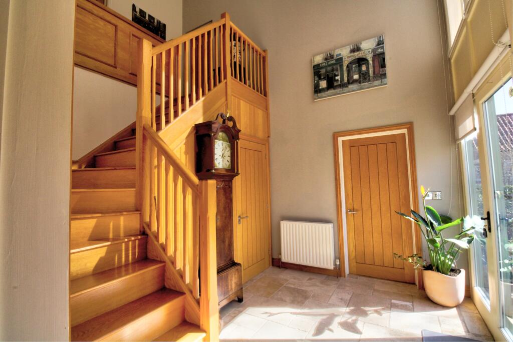 5Entrance Hall