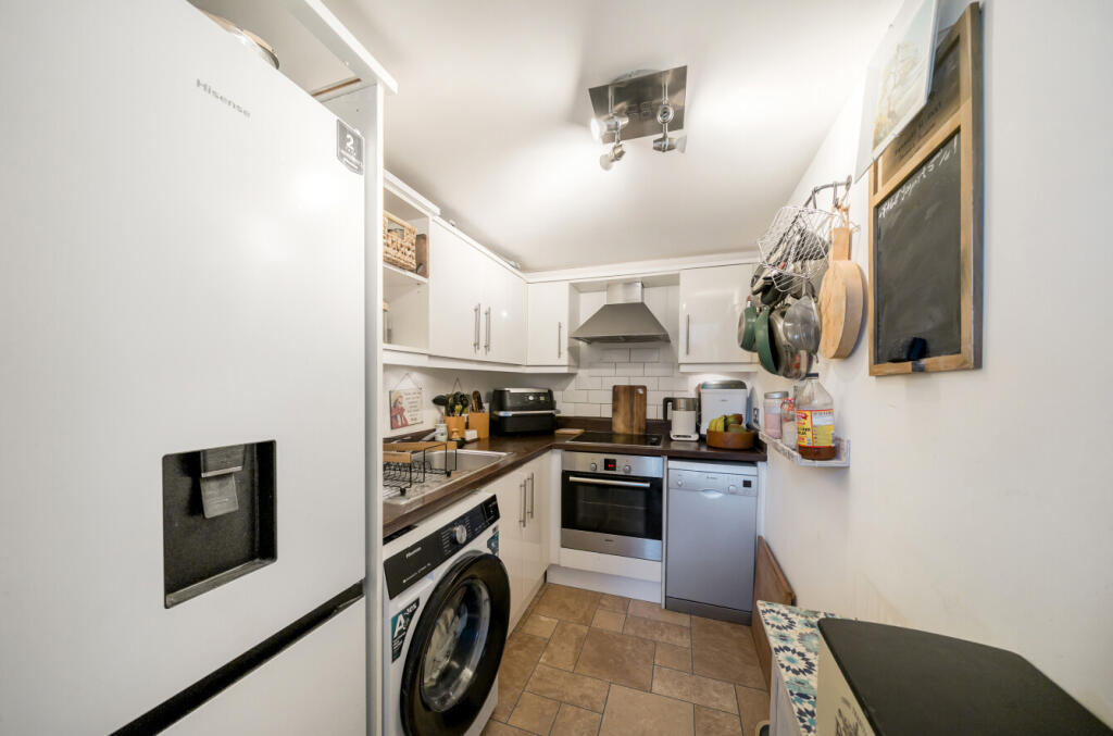 1394183-20-695bdd...