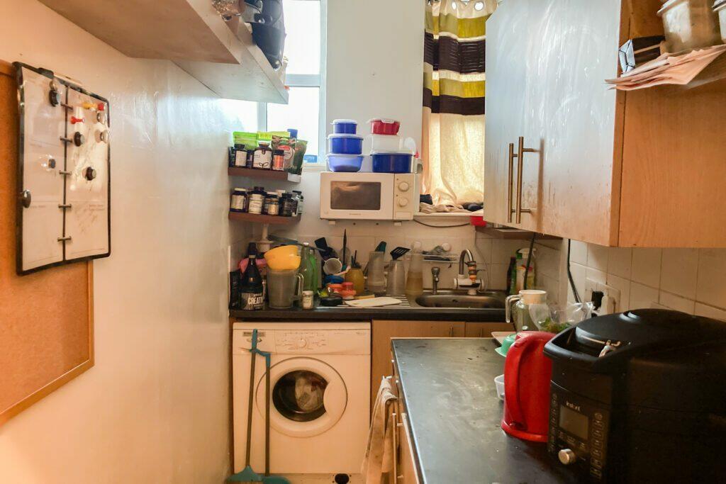 Avery Court - Kitchen