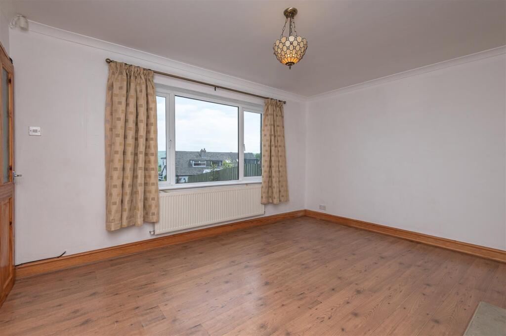 20 - 19 North Royd HX4 0AH.jpg