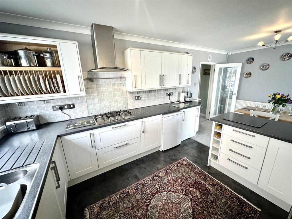 KITCHEN/BREAKFAST/DINING ROOM