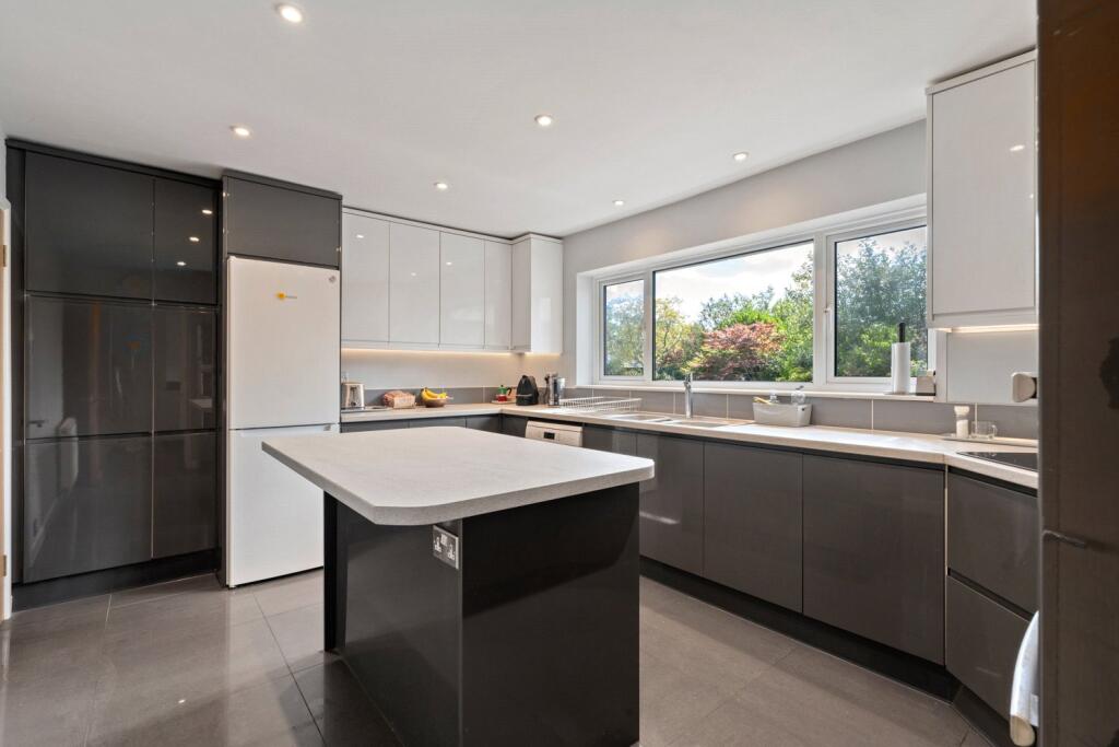 Kitchen/Breakfast Rm