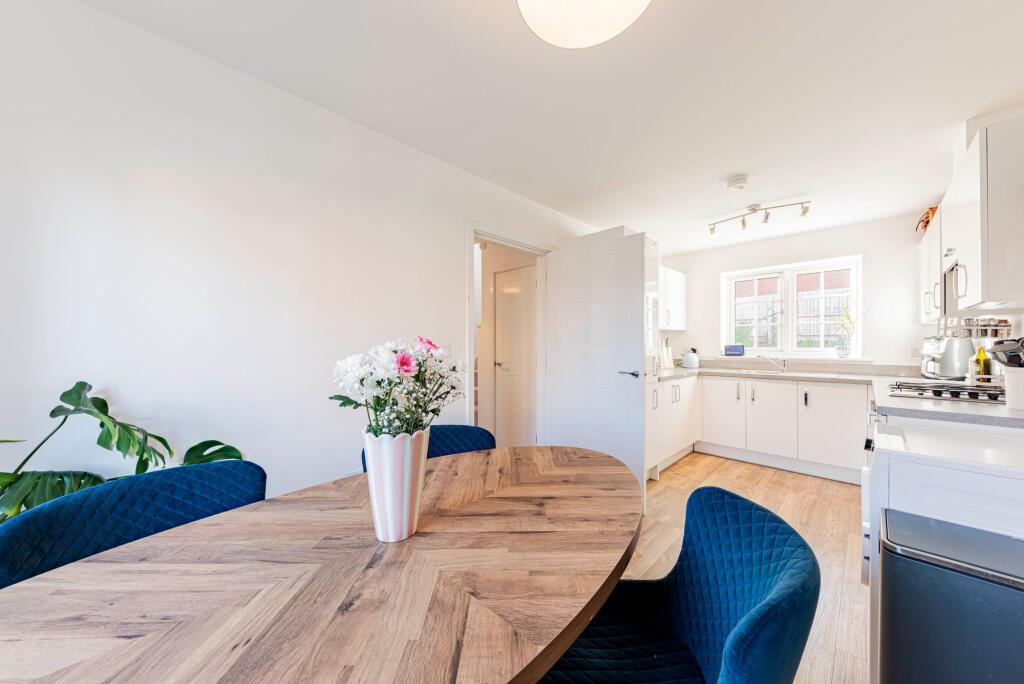 Kitchen/Dining Room (3)