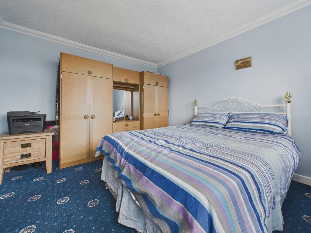 CAM04273G0-PR0185...