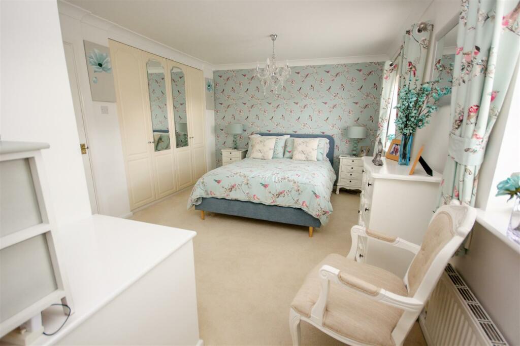 Master Bedroom1.jpg