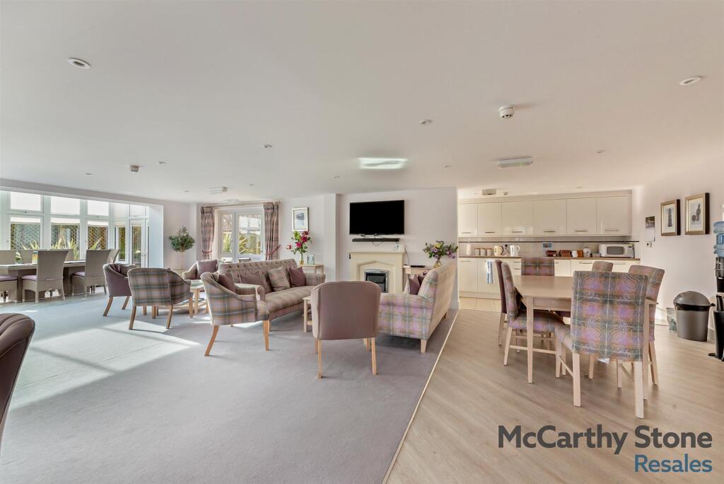 Homeowners Lounge