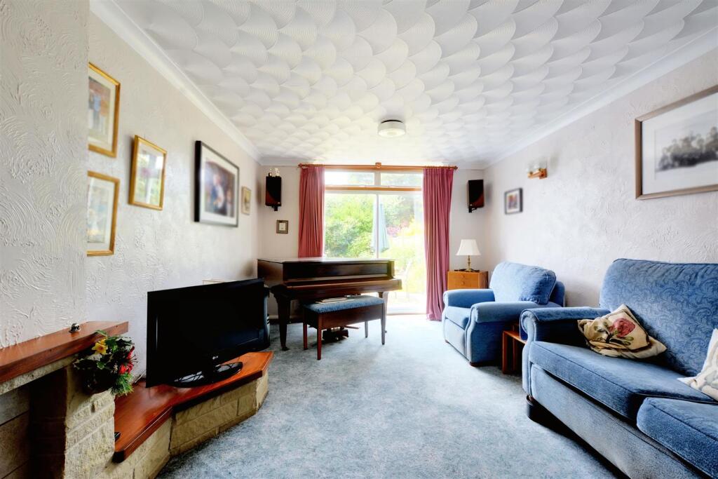 Living Room_3.jpeg