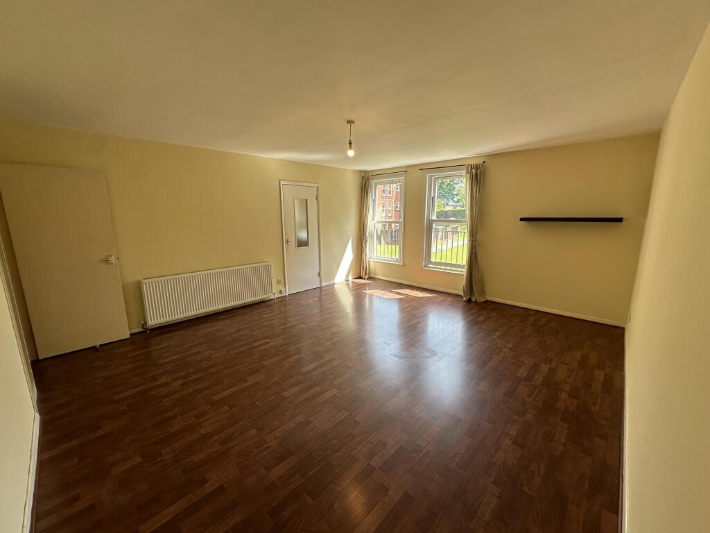 Living room ()