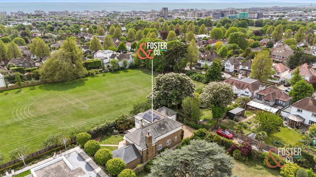 The Droveway, 22A-032logo.jpg