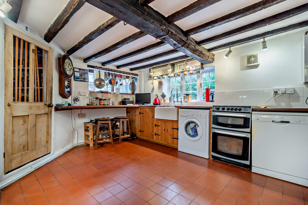 8625073-interior1...