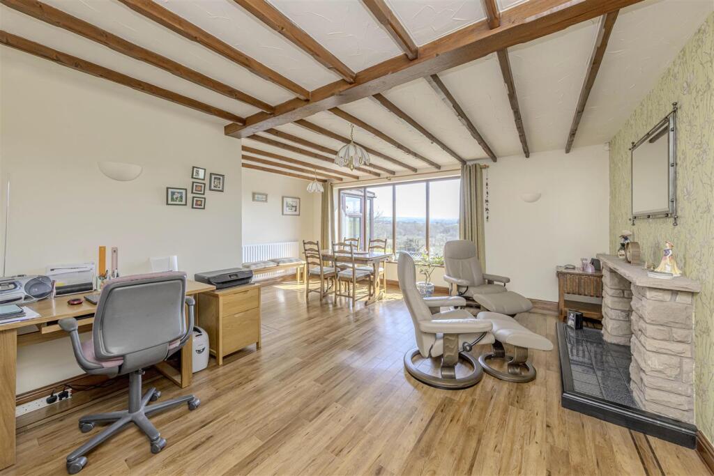 Living/Dining Area