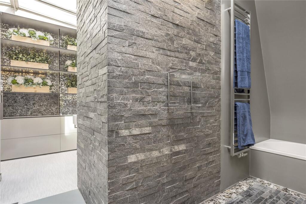 Master En-Suite