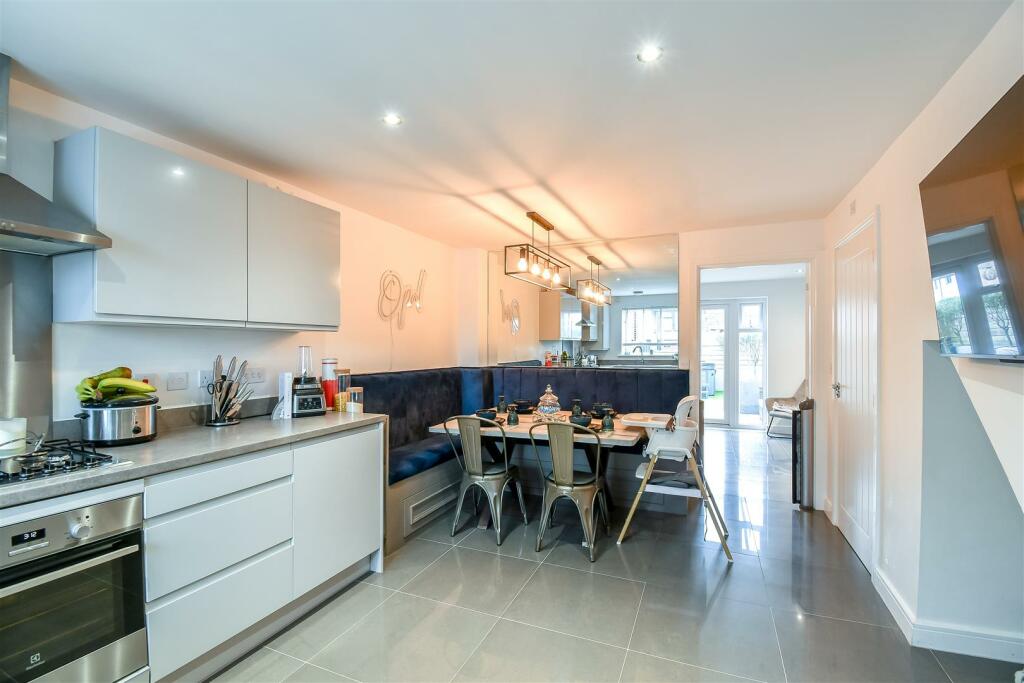Kitchen / Dining