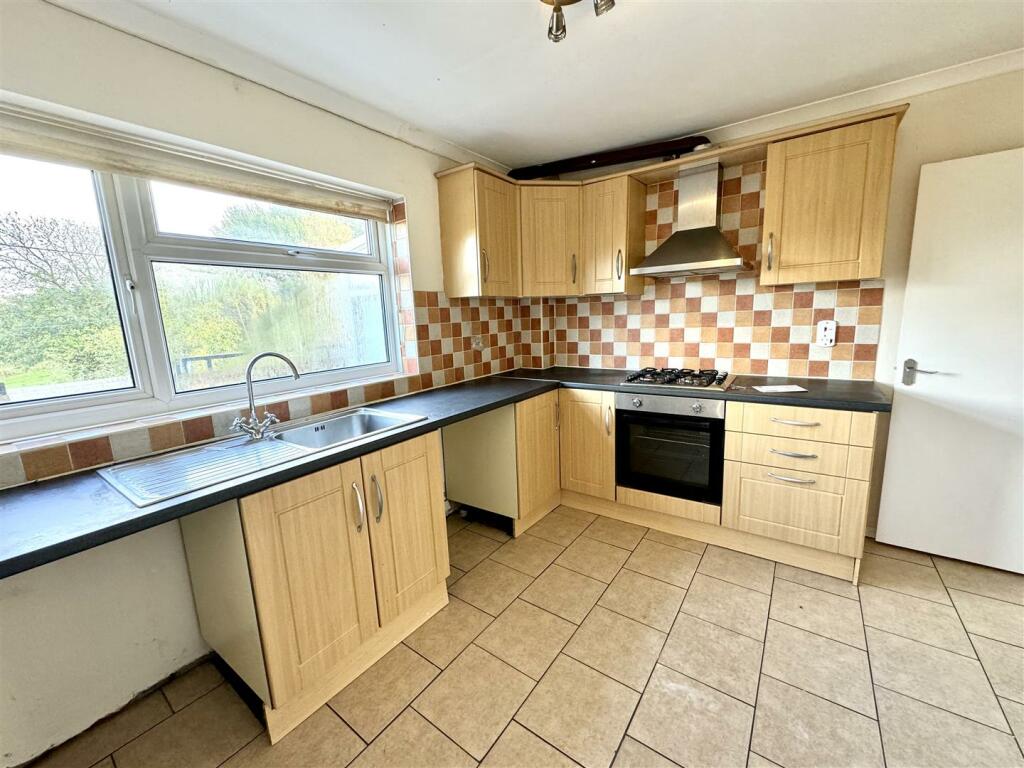 KITCHEN/BREAKFAST ROOM