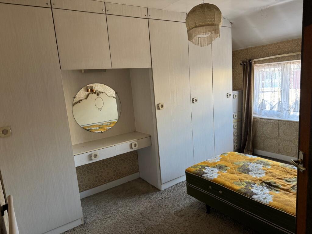 Bedroom (front)