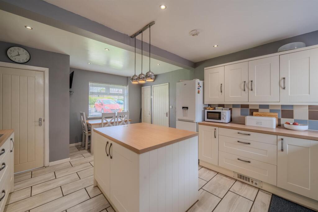 92 Court Farm Road-18.jpg