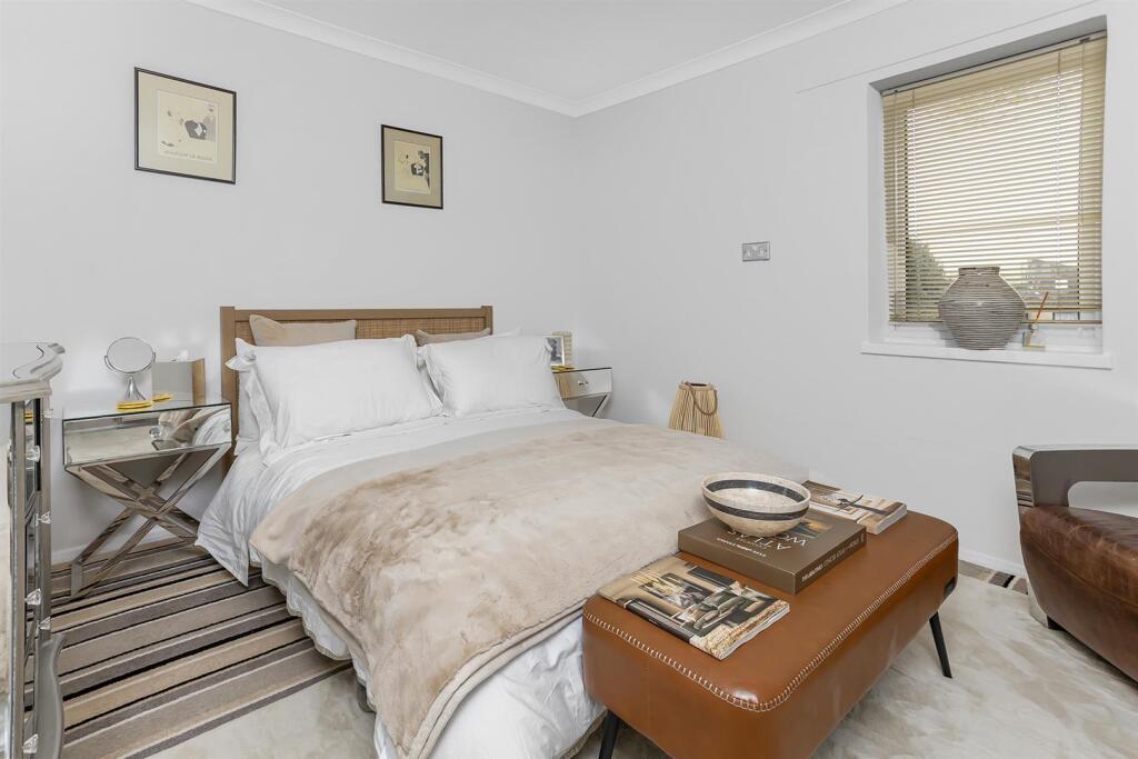 Mayfields, 1 Manor Close