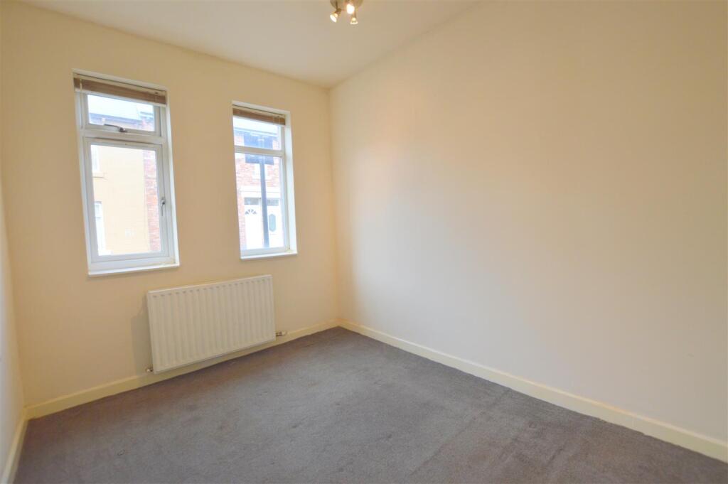 11a Laurel Street Bedroom 1.jpg