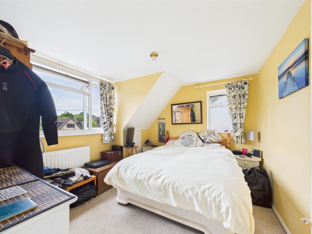 CAM01354G0-PR0500-STILL014