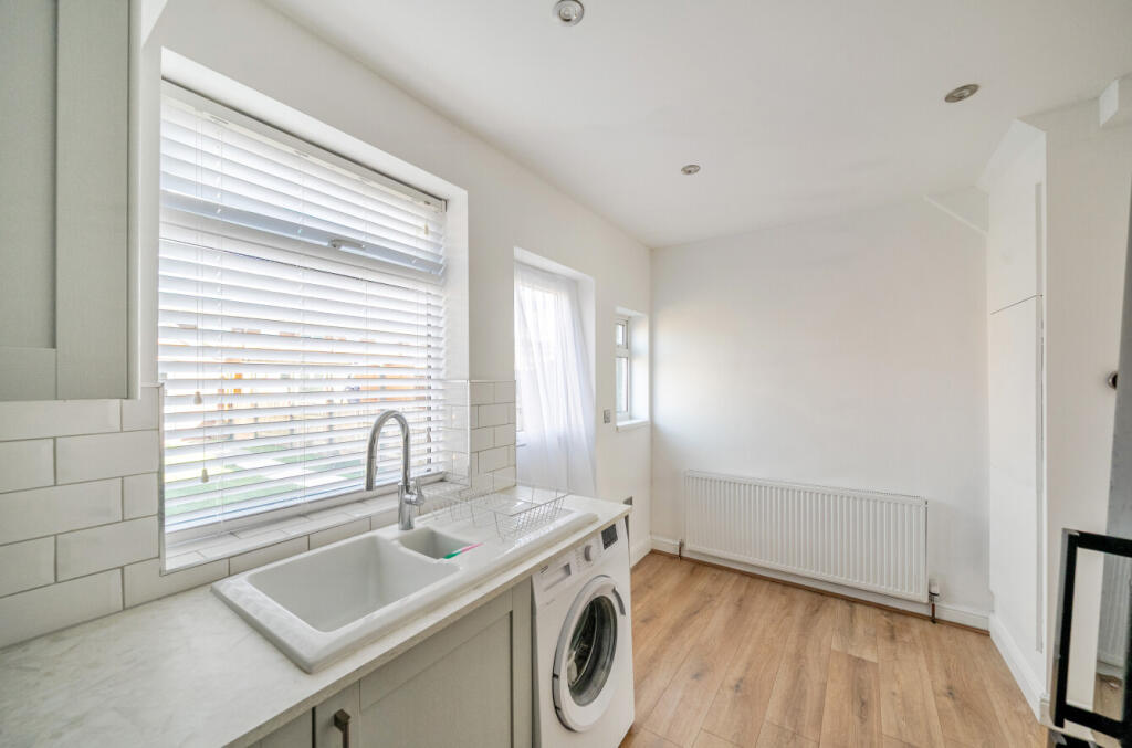 1350370-11-68c035...