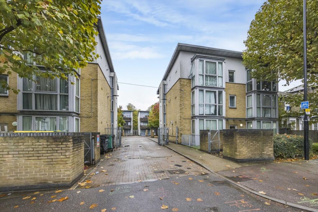 18  Kinglet Close  -014