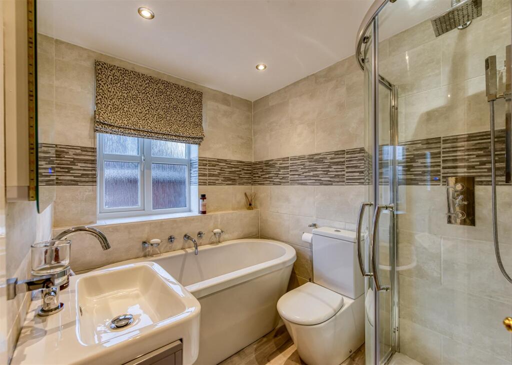 Wombrook House-Bathroom.jpg