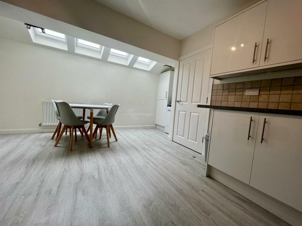 17B Kitchen Diner 2.jpg