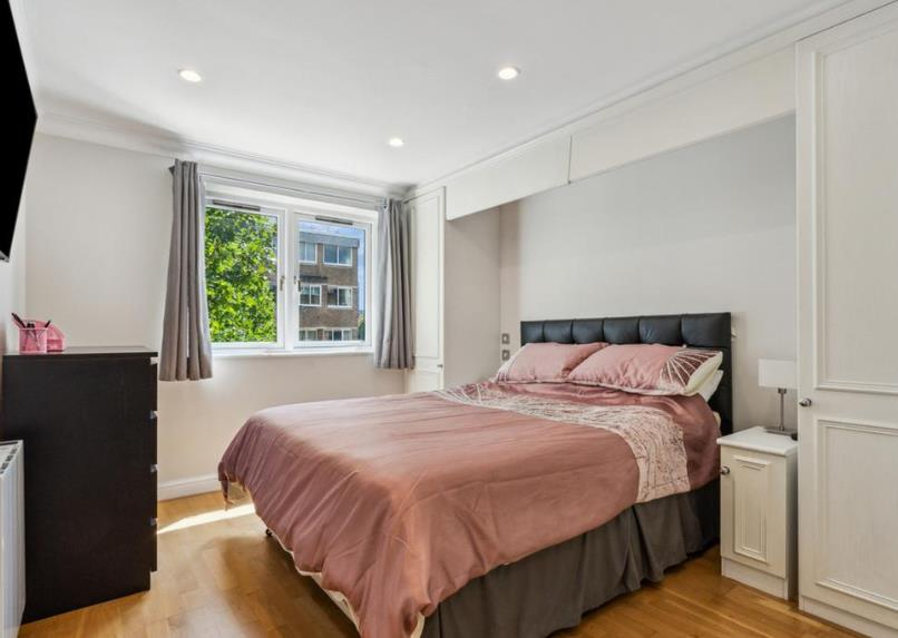 76 - 11 sheldon sq 4 15.10.png