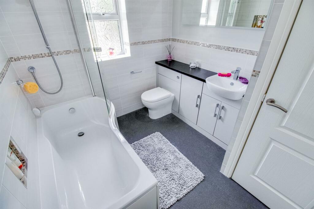 HOUSE BATHROOM/W.C.