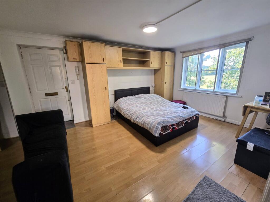 Living Room/ Bedroom