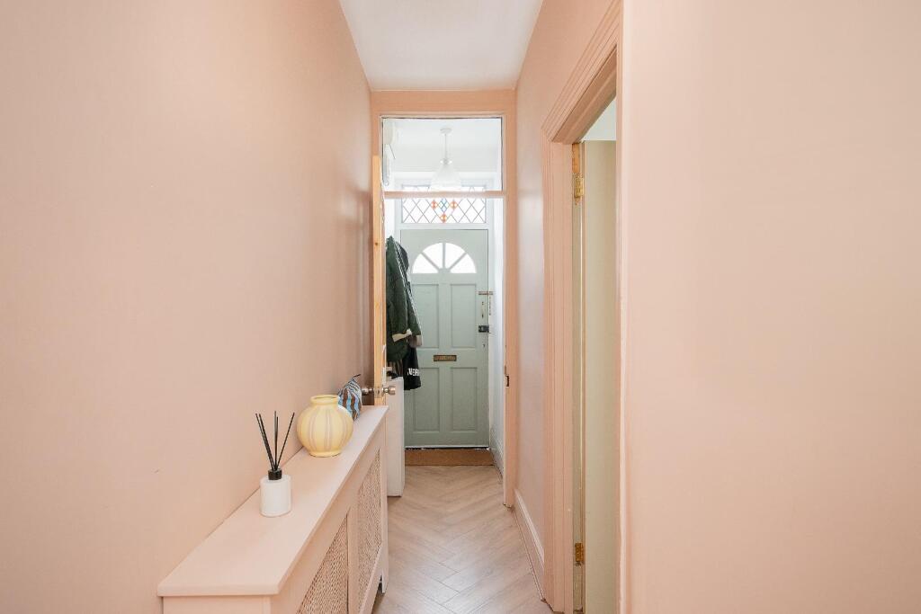 1R8HEE - Hallway A.jpg