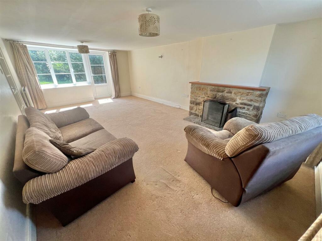 Lounge 2.jpg