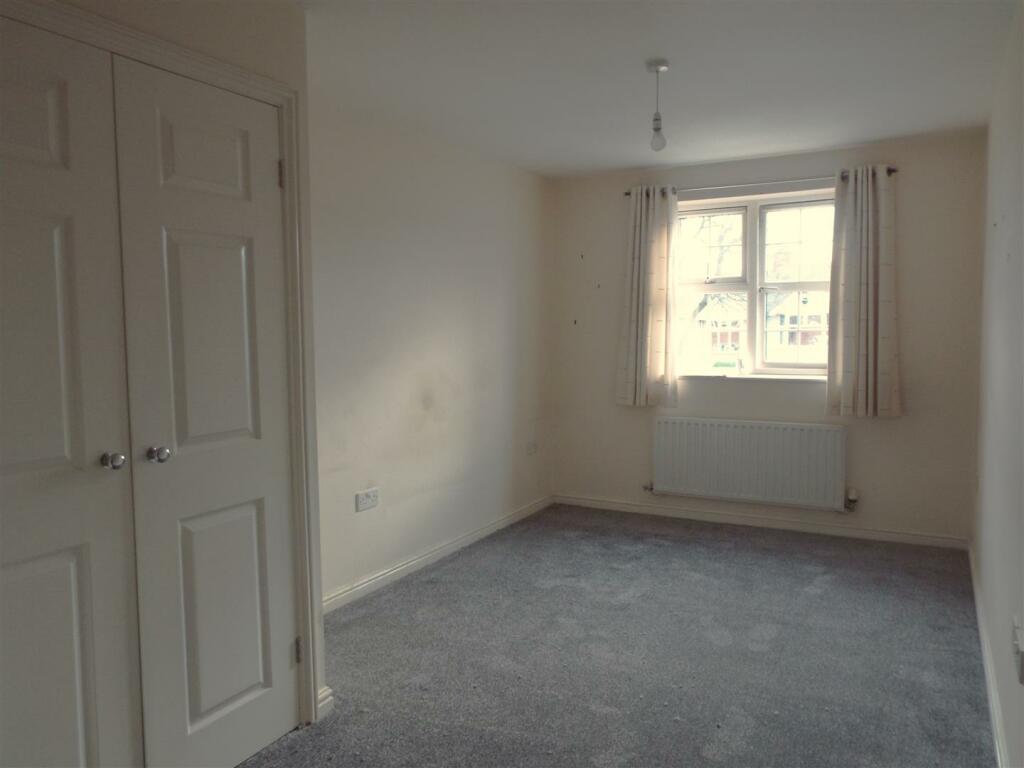 MAIN BEDROOM