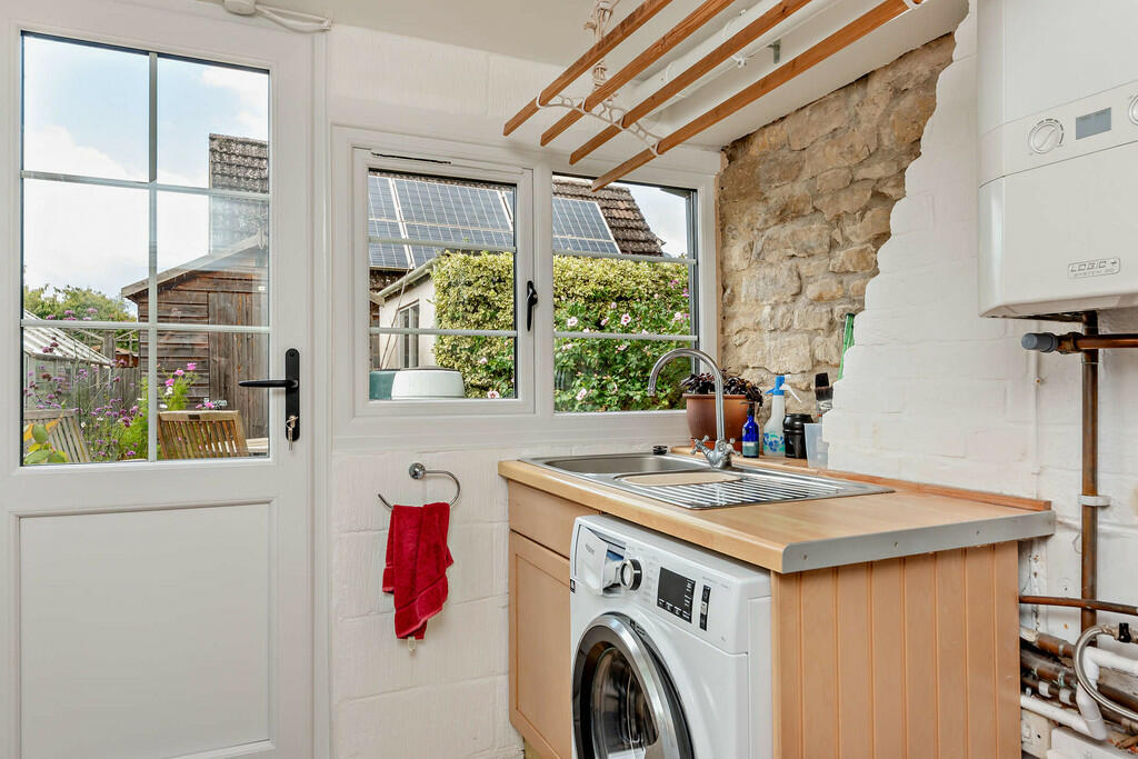 8619757-interior1...