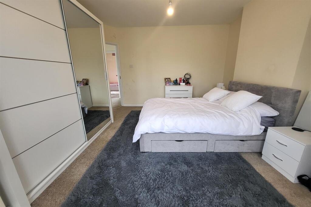 BEDROOM 1: PIC. 2