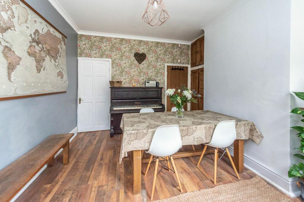 SITTING ROOM DINING ROOM AND KITCHEN