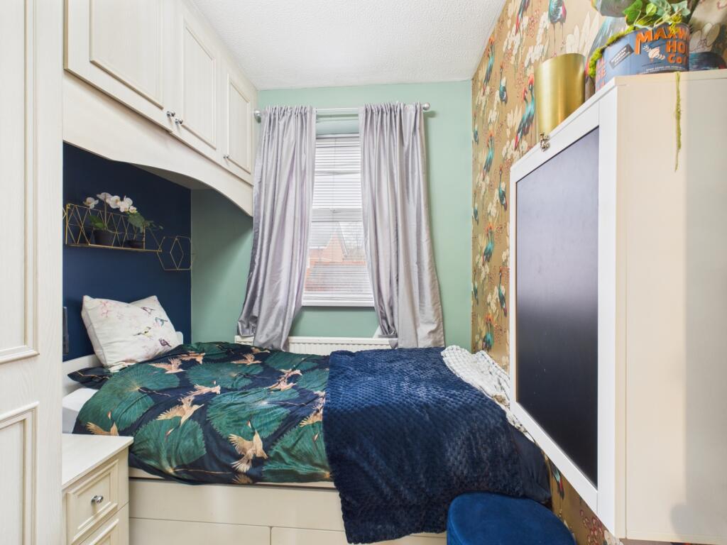 CAM03729G0-PR0195-STILL012